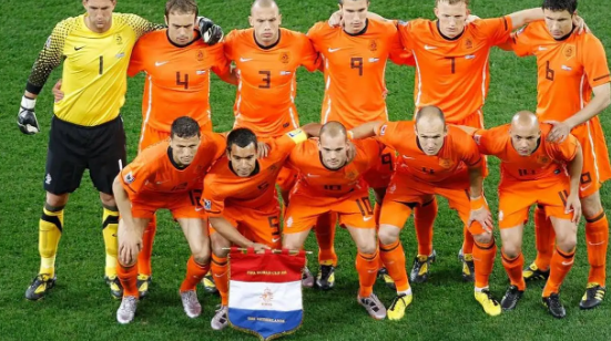 世界杯小组赛推荐：荷兰vs厄瓜多尔哪个国家足球队会在国际足联世界杯上大显身手？_5彩网世界杯