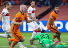 荷兰足球队在卡塔尔世界杯赛场上成功加冕，可能性不大！