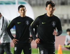 德媒:被夸西严重犯规的比勒费尔德中场本赛季可能报销韩国足球