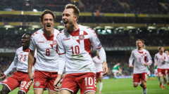 丹麦足球队球迷高歌猛进，在世界杯上站稳脚跟