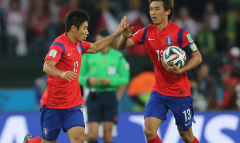韩国足球队冠军发起反击，世界杯上士气随之高涨