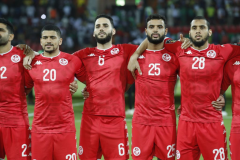 突尼斯足球队在世界杯的比赛中将整装待发突破自我