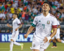 墨西哥队成功进入世界杯的决赛圈，在世界杯上走很远